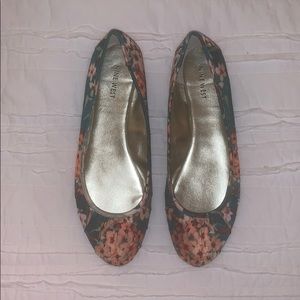 BRAND NEW Nine West floral flats